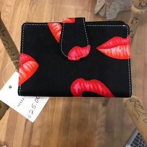 Lip service 👄 wallet NWT